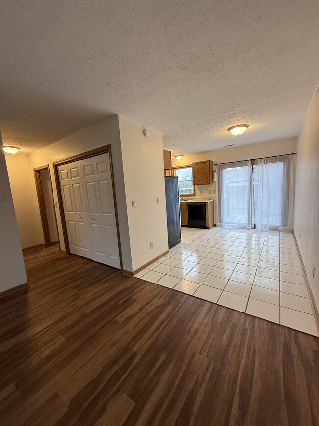 Photo - 25 W Collins St