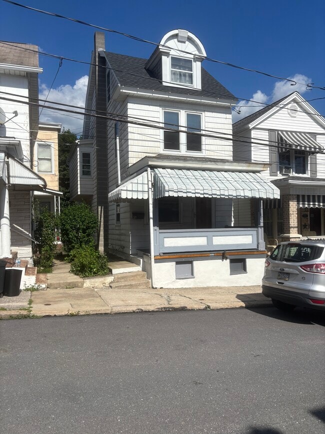 Photo - 221 East St House