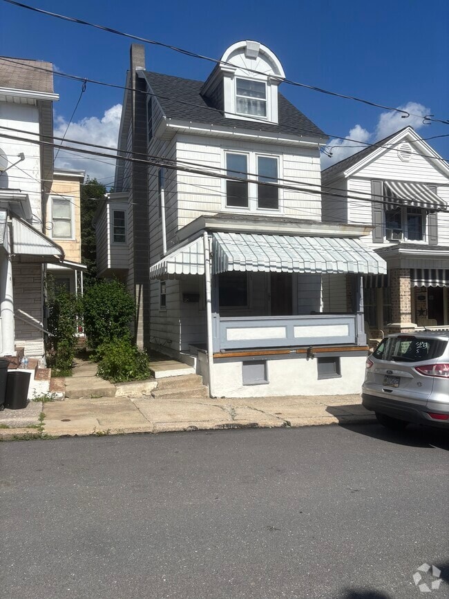 Building Photo - 221 East St Rental