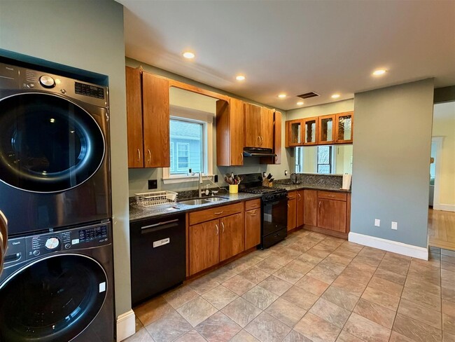 Building Photo - 21 Chetwynd Rd Unit 1