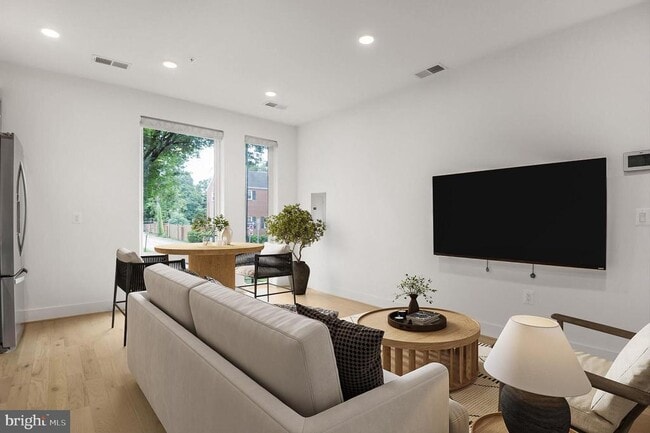 Photo - 4339 Harrison St NW Unidad 3