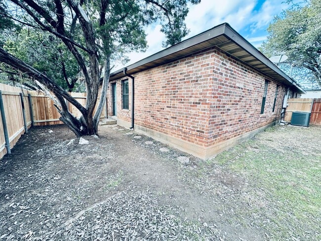 5207 Thunderbird St Unit A