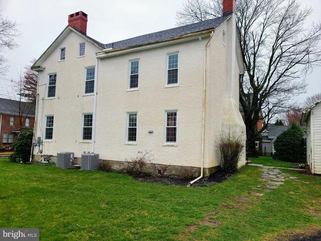 Building Photo - 203 E Main St Rental