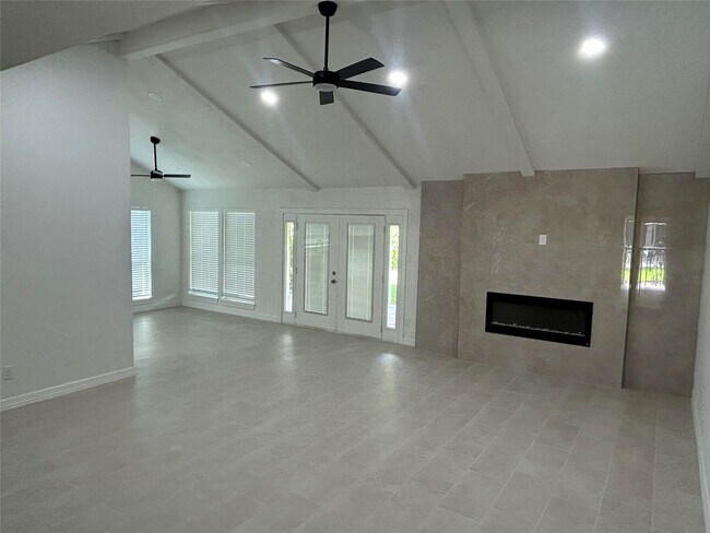 Photo - 1139 Pinecroft Dr