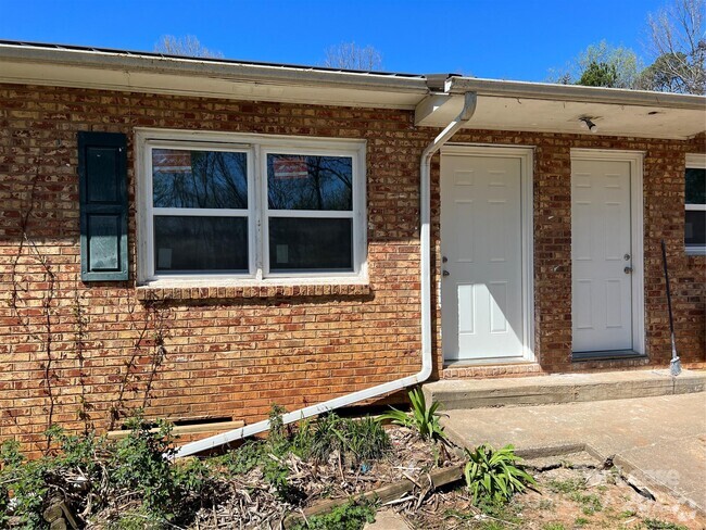 Building Photo - 2322 Shade Tree St Unit 4 Rental