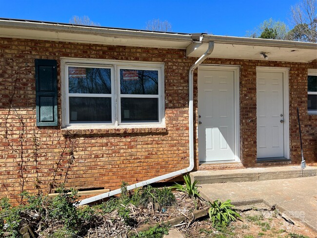 Building Photo - 2322 Shade Tree St Unit 3 Rental