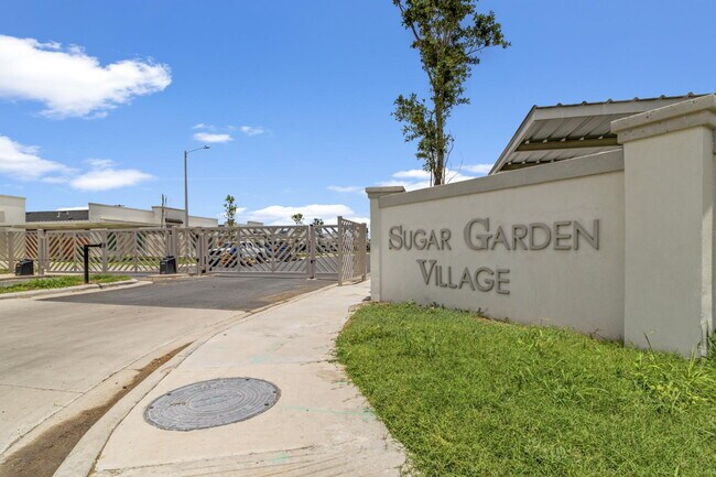 Photo - 901 Sugar Gdn Dr Unit 3