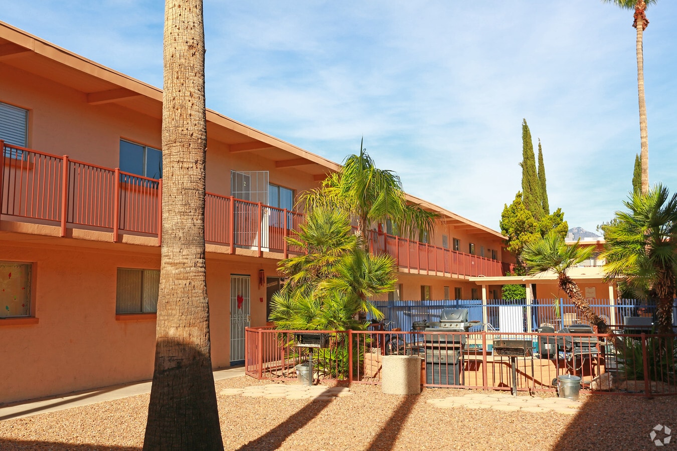 La Sabre Apartments - La Sabre Apartments