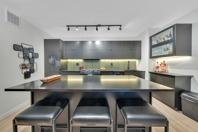 Photo - 6040 JFK Blvd E