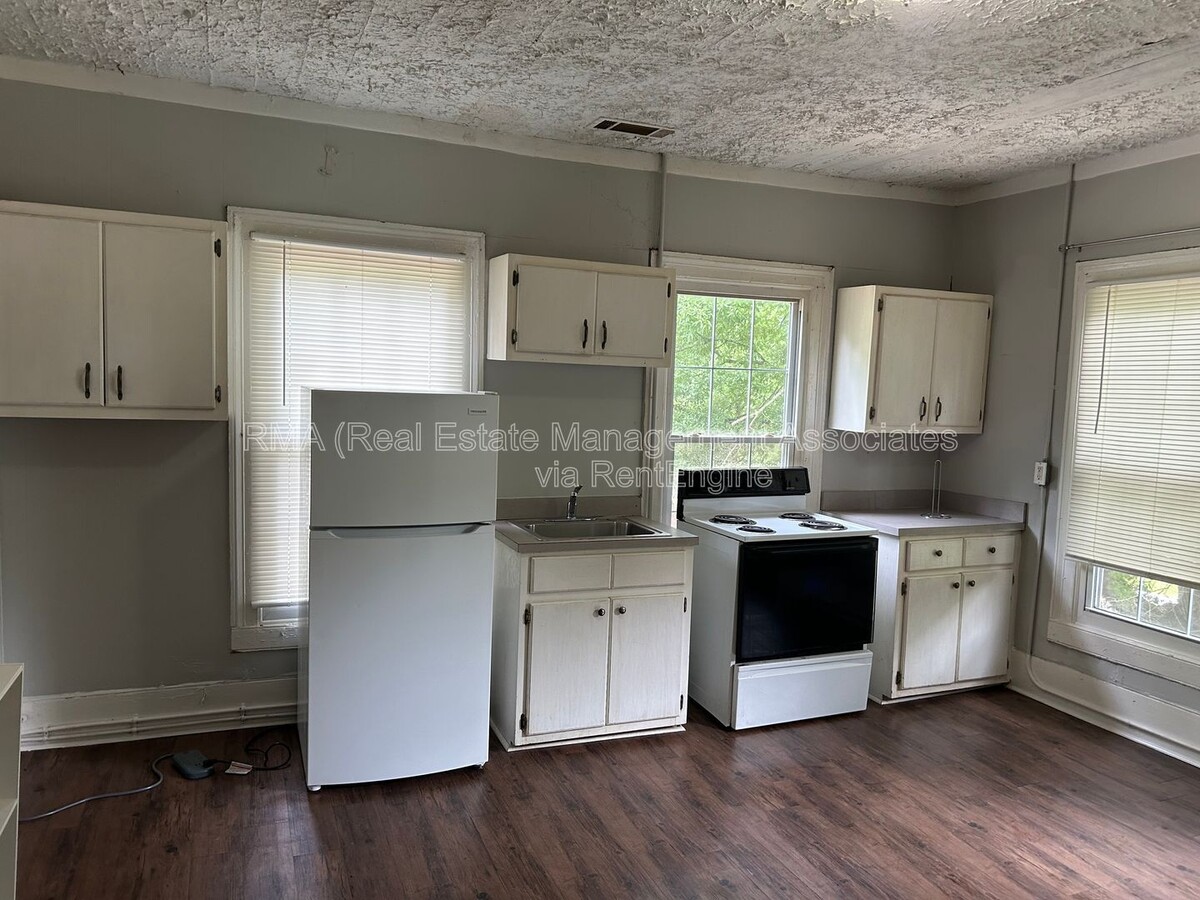 Photo - 738 W Poplar St Unit 4