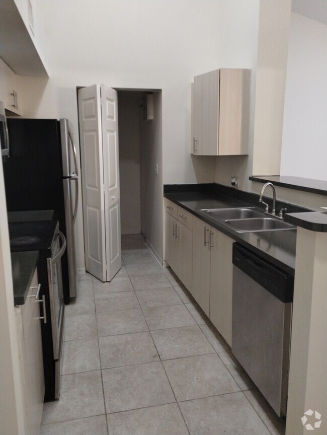 Building Photo - Spacious 2bed/2bath QUICK APPROVAL Unit 307 Rental