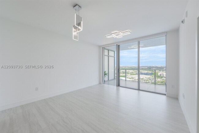 Building Photo - 2411 Laguna Cir Unit 2707