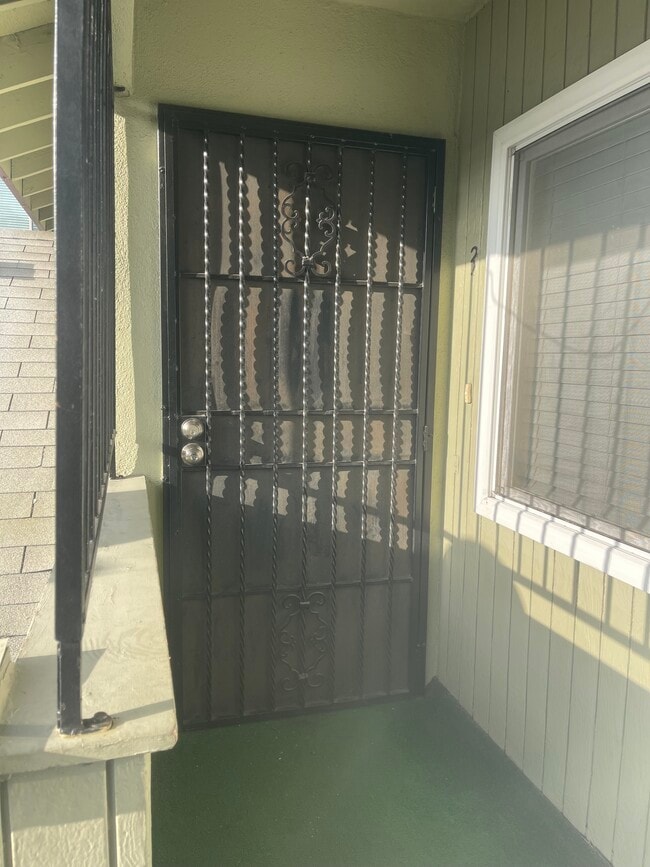 Photo - 3750 Clarington Ave