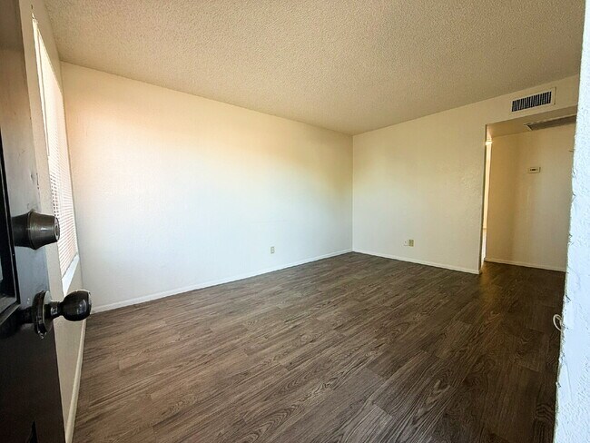 Photo - Bright and beautifully updated 2-bedroom h... Unit 1