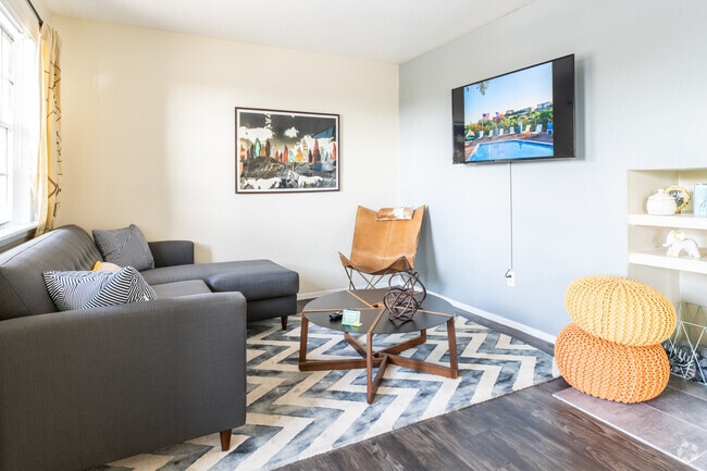 2BR, 2BA - 846 SF - The Timbers Apartments