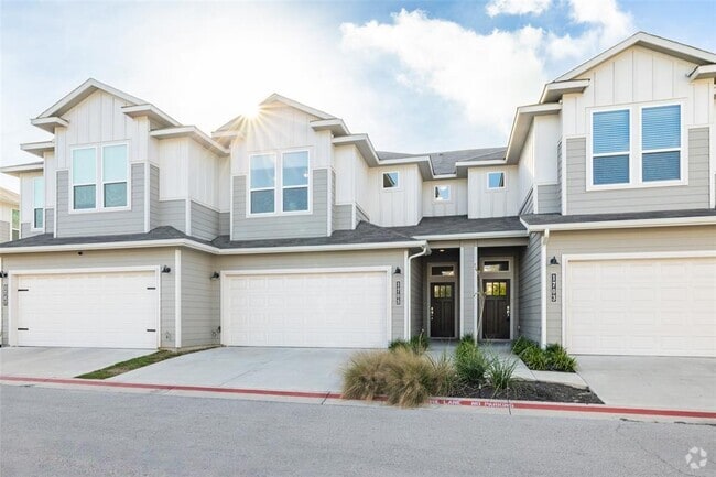 Building Photo - 1705 Roseburg Dr Rental