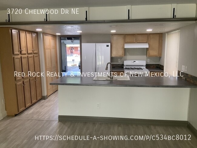 3720 Chelwood Dr NE
