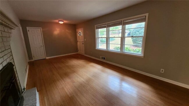 Photo - 2185 Medfield Trail NE