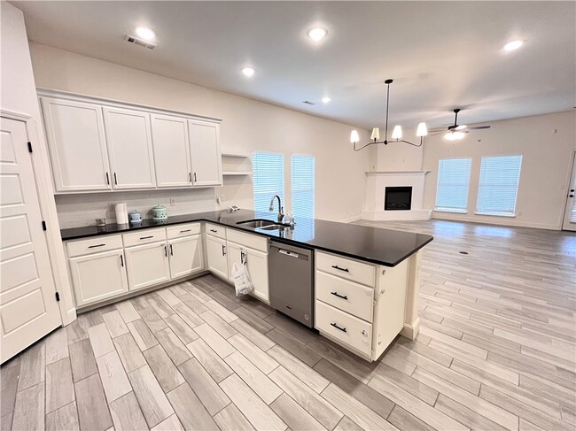 Photo - 6002 NW Meade St