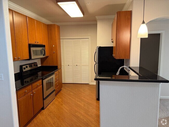 Building Photo - Beautiful 2 Bedroom 2 Bath Condo in the De... Unit 2203
