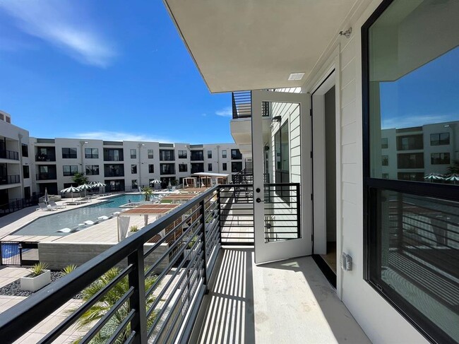 Building Photo - 1701 Simond Ave Unit 504 Rental