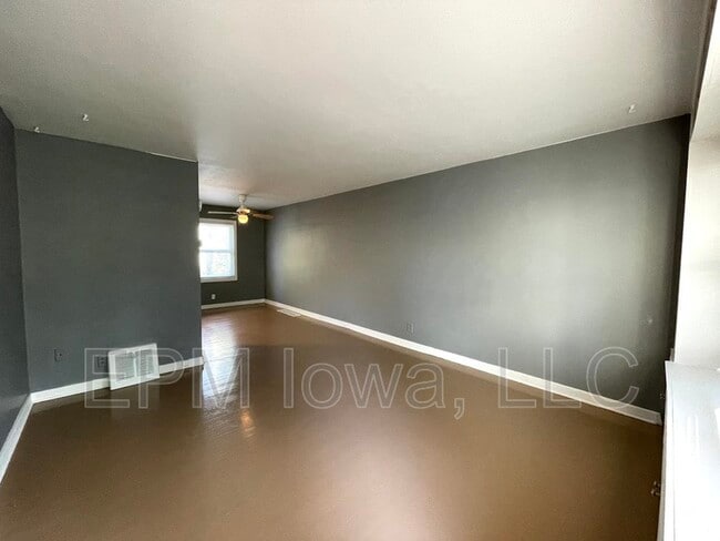 Photo - 221 Madison St
