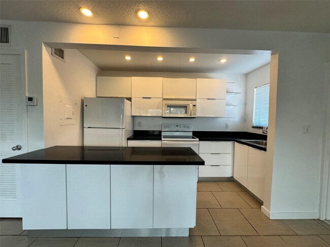 Photo - 2830 NE 30th Pl Unit 4