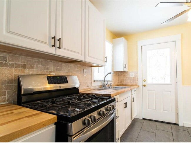 Photo - 14411 Knox Ave