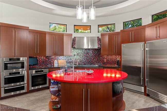 Building Photo - 2 Castle Oaks Ct