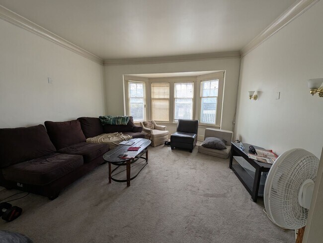 Photo - 3246-3246 N Oakland Ave