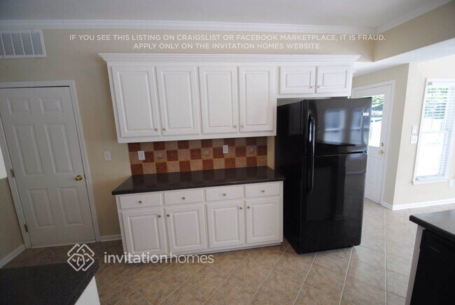 Photo - 1565 Woodpoint Way