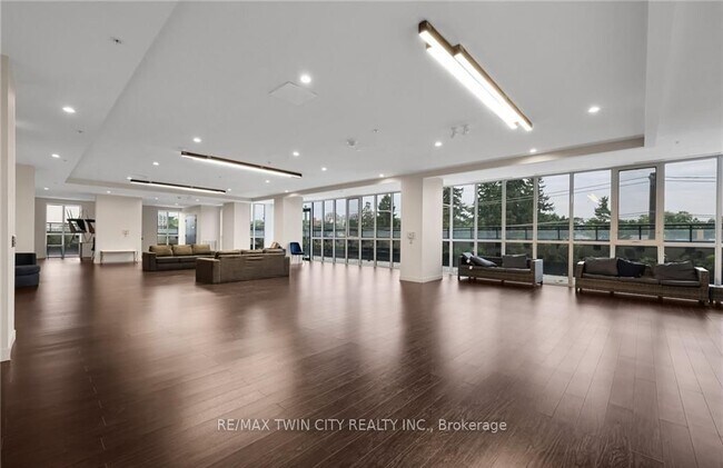 Photo - 130 King St S Unité 128 King St N  911