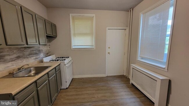 Photo - 5431 Malcolm St