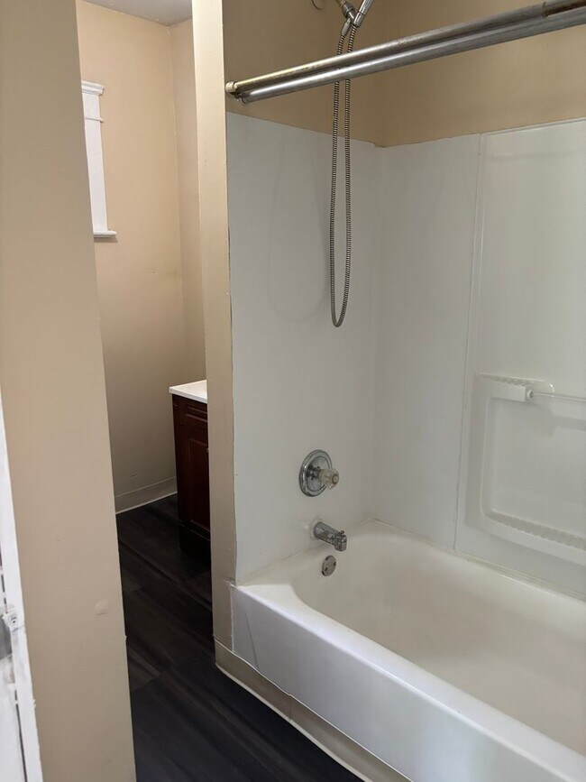 Photo - CLEVELAND EAST SIDE 4 BEDROOM SINGLE HOME