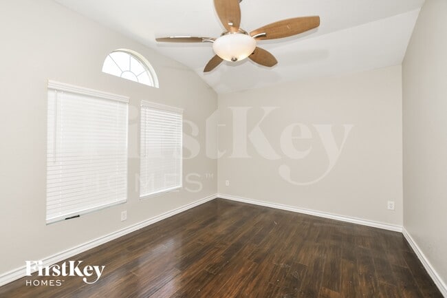 Photo - 716 Austin Ln