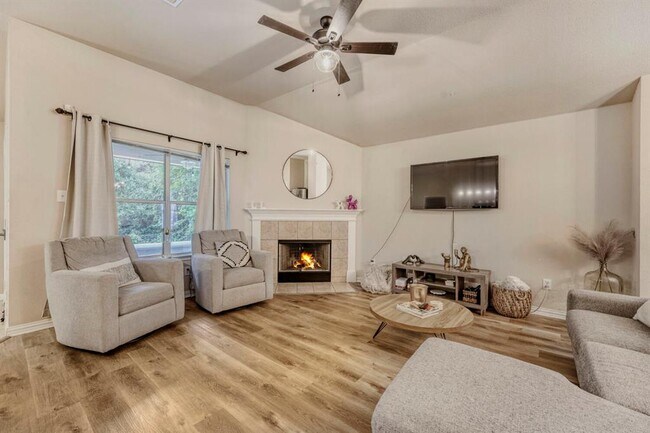 Photo - 1311 Melissa Oaks Ln