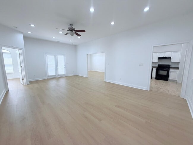 Photo - 502 Regency Cir