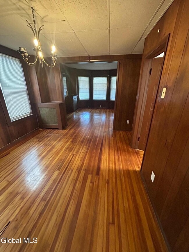 Building Photo - 7 Rawson St Unit 1 Rental