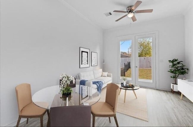 Photo - 3249 Real St