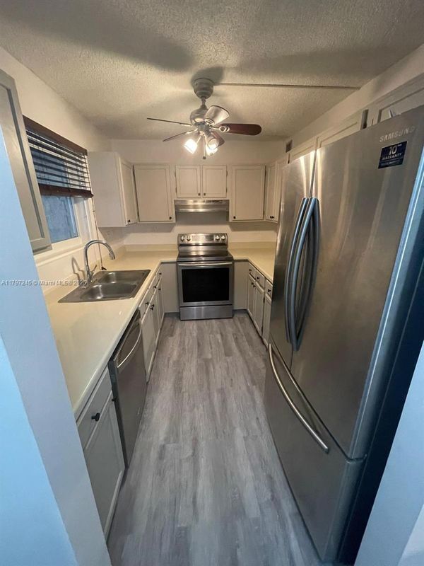 Building Photo - 454 N Laurel Dr Rental