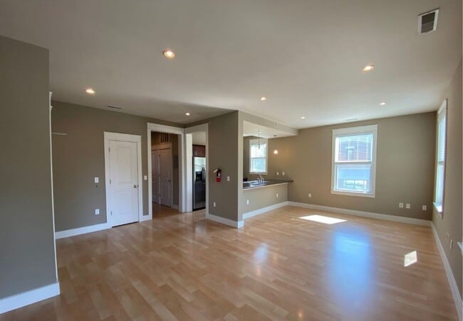 Photo - 421 E Hillside Dr