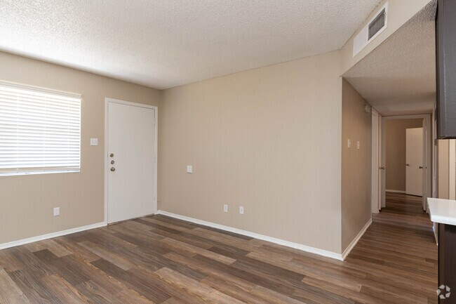 2HAB, 1BA - 700 ft²