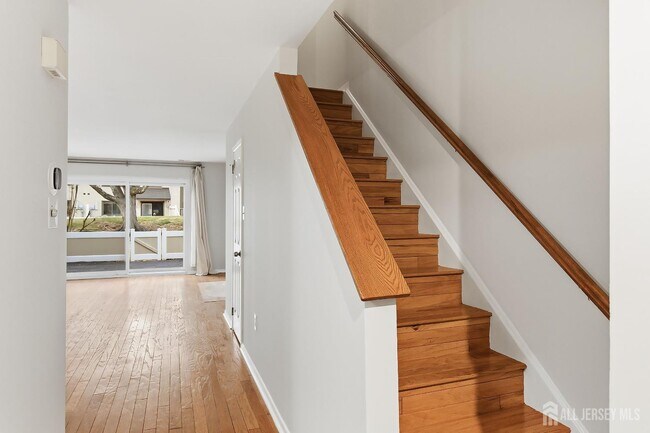 Photo - 60 Hampshire Dr