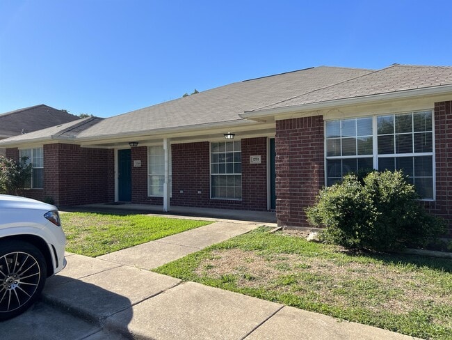 Photo - 1751 Rock Hollow Loop