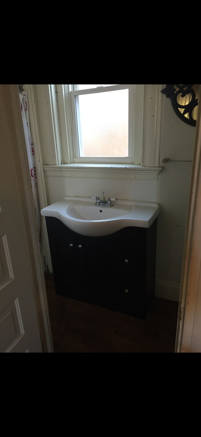 Photo - 919 Worth St