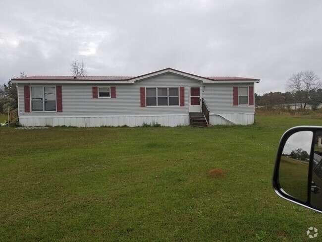 Building Photo - Newly remodeled 3bedroom 2 bath home