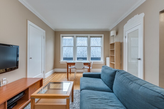 Building Photo - 935 Jervis St Unit 12