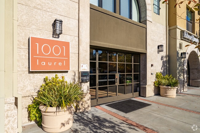 Entrada - 1001 Laurel St