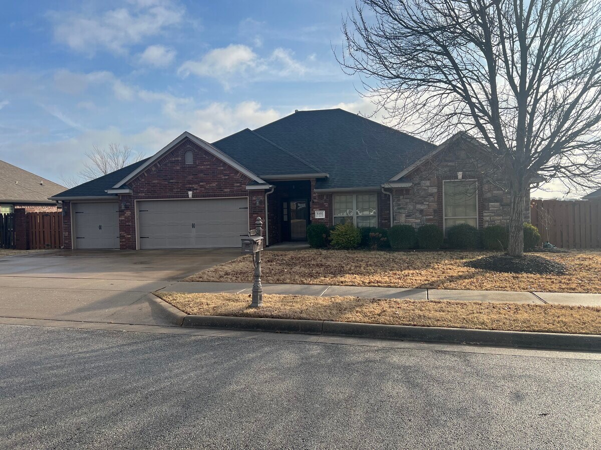 Photo - 6405 S 49th St