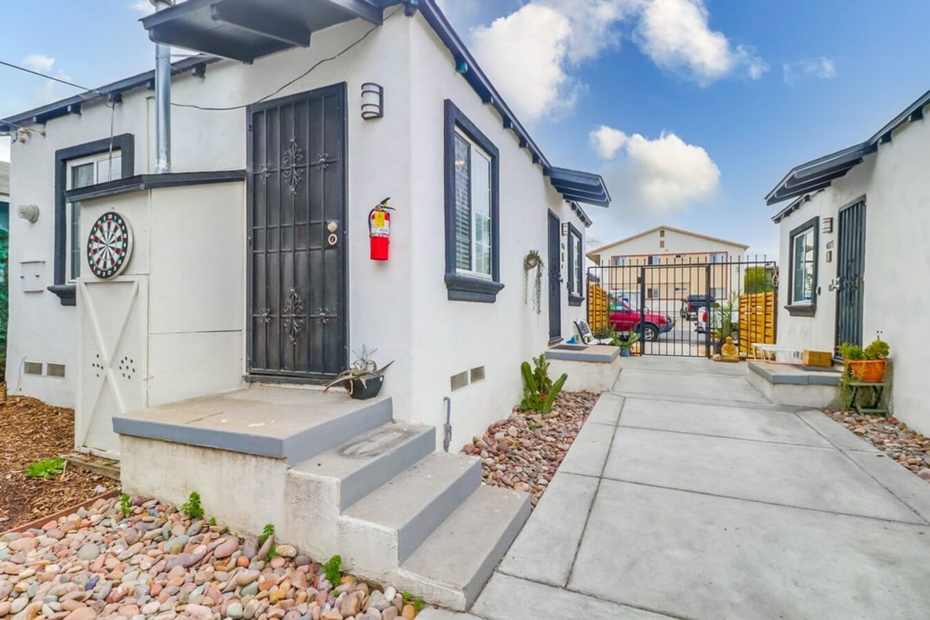 Photo - 4065 - 4071 Chamoune Avenue